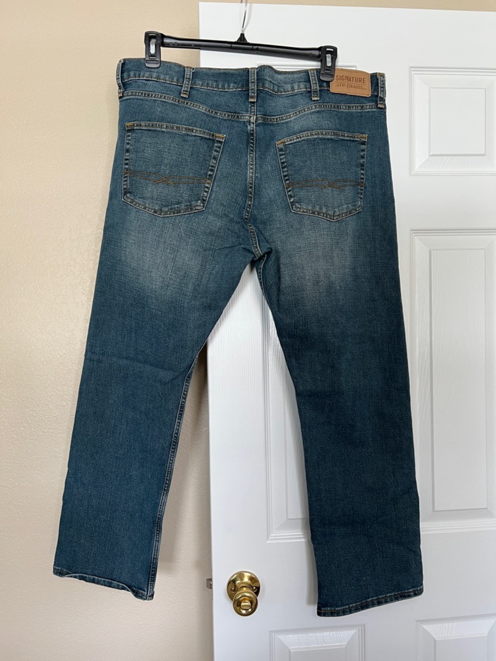 Levi Signature Classic Men's Blue Denim Jeans
Item #M1